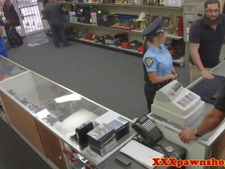 Reale pawnshop sesso film con bigass poliziotto in uniforme