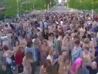5000 nudo persone