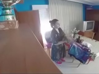 Una mujer viuda se hace la enferma para que el Dr. venga a casa y poder comerse su polla GUI114