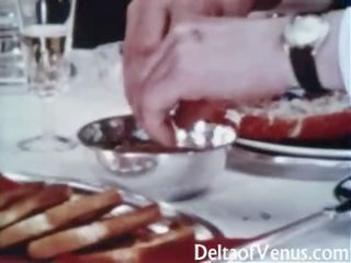 E moçme seks 1960s - me lesh marriageable brune - tryezë për tre