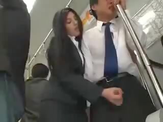 Asiatiskapojke avrunkning i offentlig tåg, fria offentlig röret x topplista klämma vid 08 | xhamster