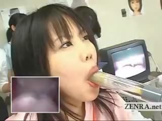 Japon trentenaire expert les usages gode avec caméra pour oral examen