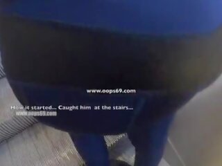 Mi esposa dejar más viejo unknown hombre a tocar su coño labios encima su spandex leggings en subway