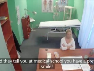 Blond wannabe krankenschwester gefickt von die doktor: kostenlos erwachsene film 31