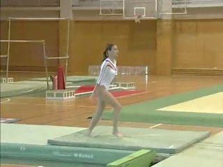 Claudia - toples gymnastics