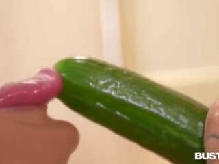 ボインの 誘惑 で キッチン 行きます に アマンダ rendall 塗りつぶし 彼女の ピンク ととも​​に veggies