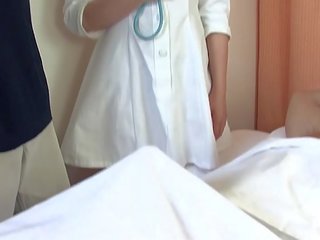 Asijské therapist fucks dva lads v the nemocnice