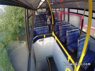 Paros britanic amator breton în public autobus