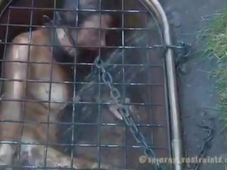 Caged stunner принудителен към давам духане