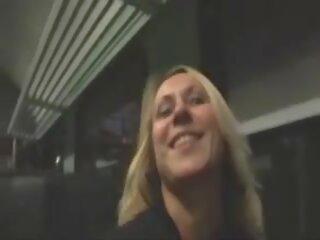 Rozkošné blondýna hrať na the vlak, zadarmo xxx video 4d | xhamster
