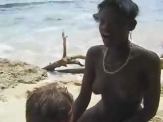 Hårete afrikansk skolejente faen euro unge hunn i den strand